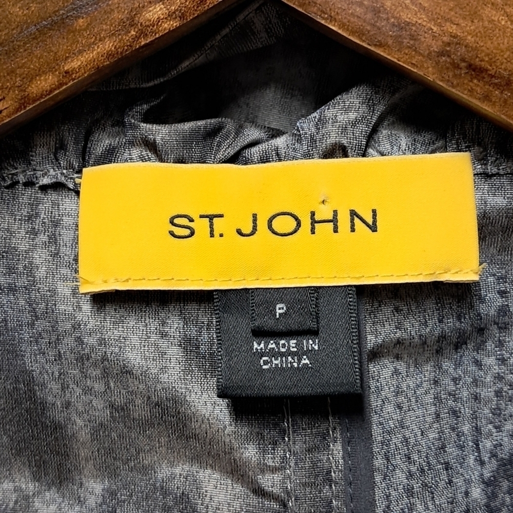 St. John Python Full Zip Jacket Size Petite - Picture 3 of 4
